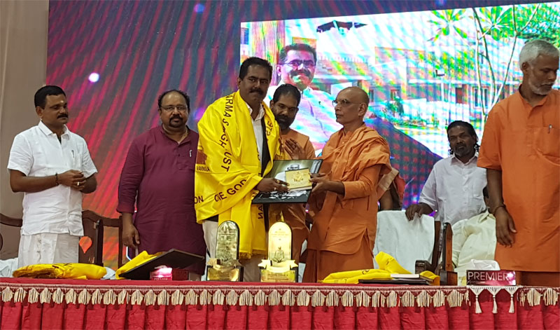 Sunil Kumar V, Managing Director, Asset Homes, receives Guru Ratna Award from Swami Vishudhananda.