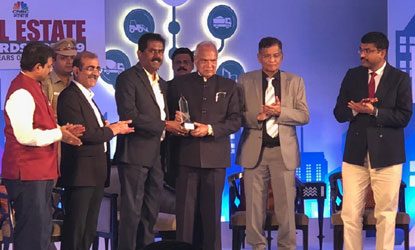 V. Sunil Kumar, Managing Director, Asset Homes receives CNBC AWAZ award from Governor of Tamil Nadu at a function held at Hotel Leela Palace Chennai.