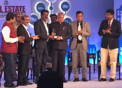 V. Sunil Kumar, Managing Director, Asset Homes receives CNBC AWAZ award from Governor of Tamil Nadu at a function held at Hotel Leela Palace Chennai.